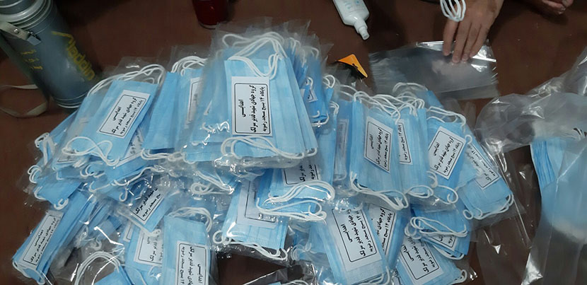 توزیع ماسک بین اهالی روستا